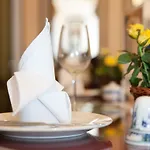 Khách sạn Lucky Hàng Trống